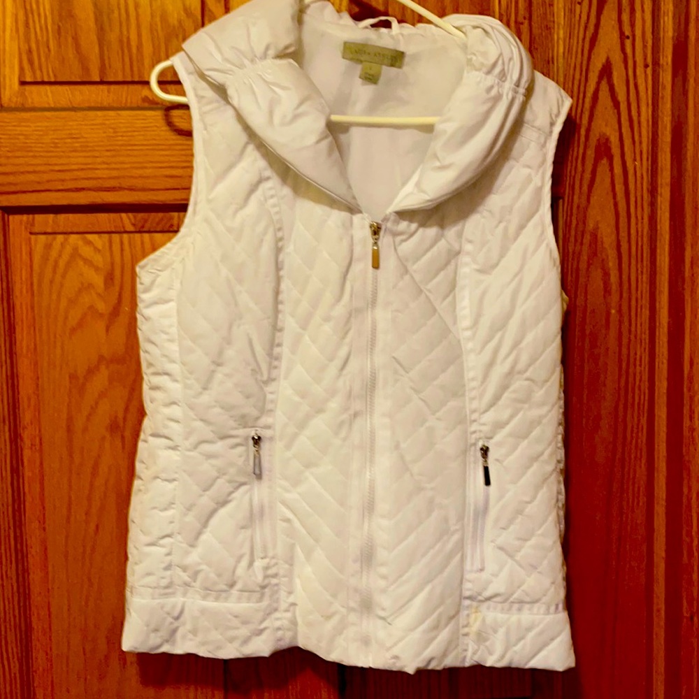 Ladies quilted vest NWOT